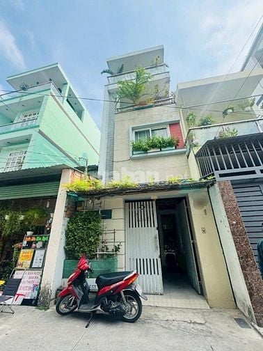 BÁN NHÀ ĐẸP VÀ TẶNG LẠI TOÀN BỘ NỘI THẤT . ĐƯỜNG TRƯỚC NHÀ 8M 