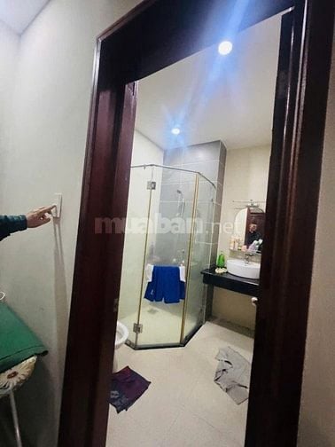 BÁN NHÀ ĐẸP VÀ TẶNG LẠI TOÀN BỘ NỘI THẤT . ĐƯỜNG TRƯỚC NHÀ 8M 
