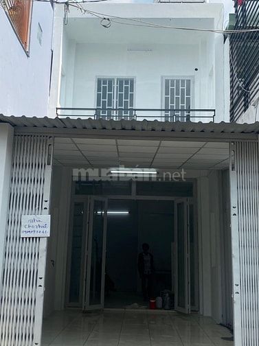 Bán nhà cấp 4 , 2 mặt trước sau 