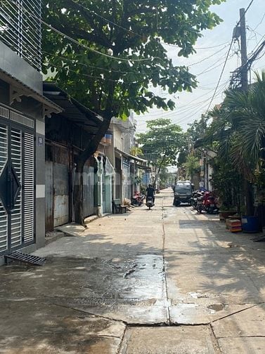 Bán nhà cấp 4 , 2 mặt trước sau 