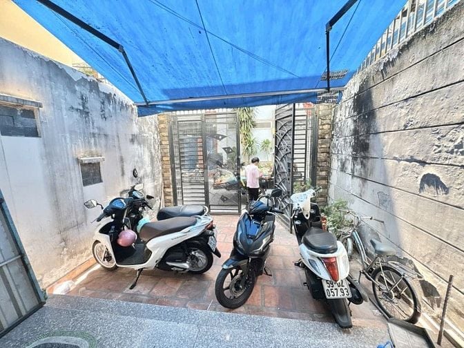 NHÀ ĐƯỜNG 6M GẦN SÂN BAY TÂN SƠN NHẤT 5 TẦNG, PHƯỜNG 4, TÂN BÌNH 