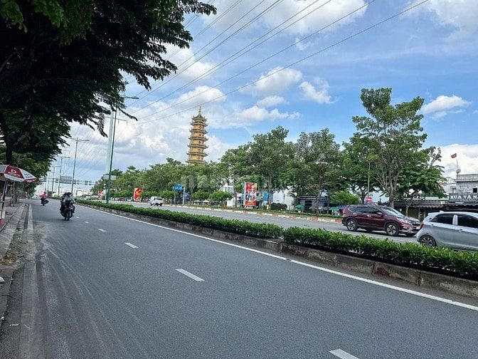 Bán nhà HXT Nguyên Hồng 75m2 ngang 4m tiện KD buôn bán sát PVĐ 8.8 tỷ.