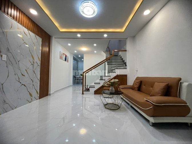Bán nhà Đình Phong Phú, Q9. DTSD: 90m2, 2Lầu, SHR, Nở Hậu, Nhà Mới