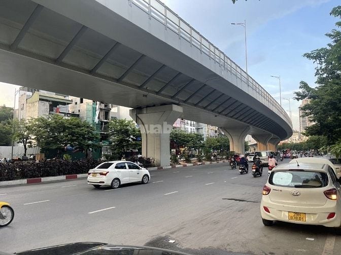 Bán nhà mặt phố Minh Khai 2 mặt thoáng vỉa hè rộng, Dt 147m2, 5t.