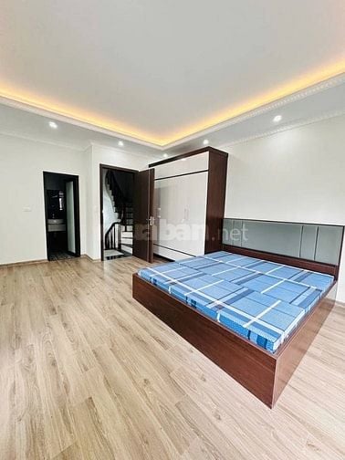 40M RA Ô TÔ TRÁNH , BA GÁC ĐỖ CỬA , SÁT BÃI GỬI Ô TÔ, NGÕ THOÁNG RỘNG.
