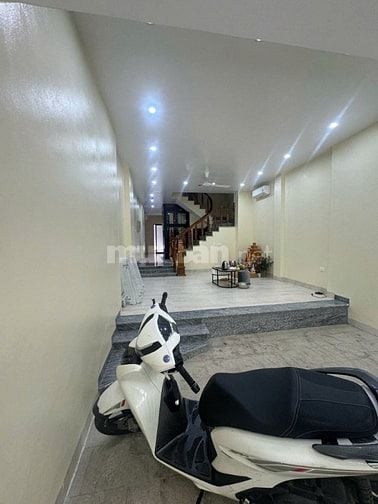 NHÀ MỚI XÂY CHO THUÊ PHÒNG MỚI TINH CHƯA BÓC SEAL CÓ THANG MÁY