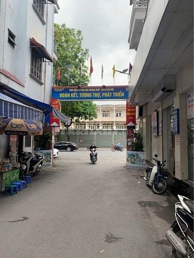 Chính chủ cần bán nhà tại Phố Trần Quốc Hoàn diện tích 46m/5tầng/MT 4m