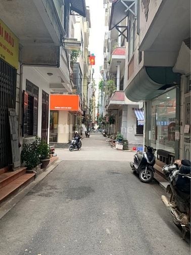 Chính chủ cần bán nhà tại Phố Trần Quốc Hoàn diện tích 46m/5tầng/MT 4m