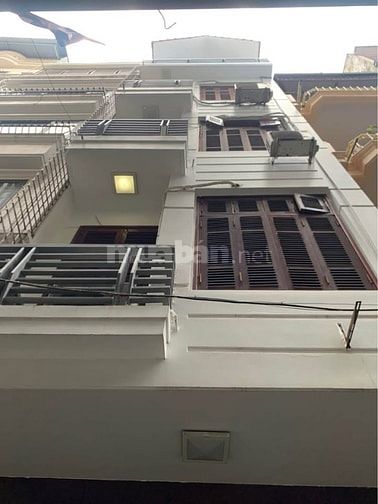 Chính chủ cần bán nhà tại Phố Trần Quốc Hoàn diện tích 46m/5tầng/MT 4m