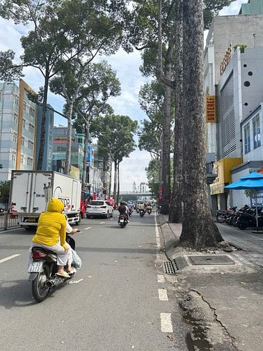 4 tầng- Nguyễn Tri Phương P9 Q10, 2PN , nhà đẹp có sẵn nội thất 