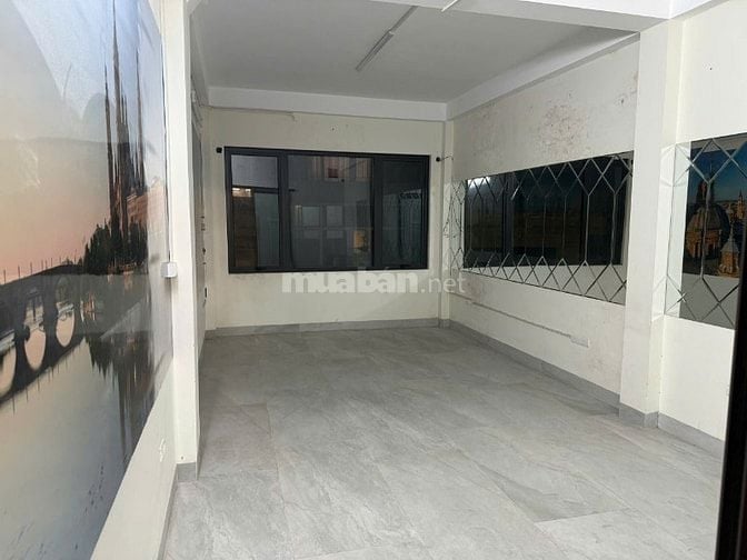 NHÀ ĐẸP THANG MÁY THÔNG SÀN ĐỐNG ĐA GIÁ CỰC TỐT