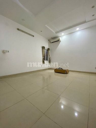 Bán nhà diện tích khuông viên 200m2 - Góc 2 mặt đường xe hơi 8m - Cạnh