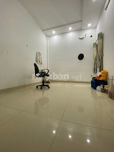 Bán nhà diện tích khuông viên 200m2 - Góc 2 mặt đường xe hơi 8m - Cạnh