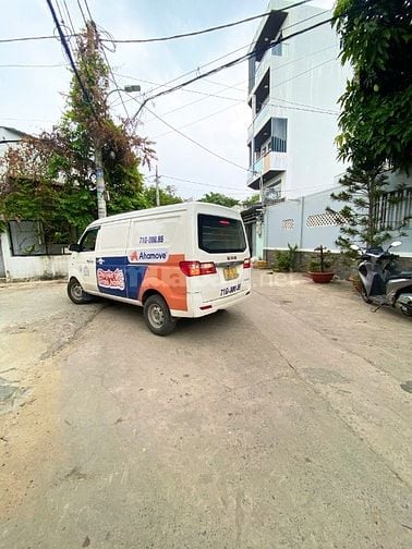 Bán nhà diện tích khuông viên 200m2 - Góc 2 mặt đường xe hơi 8m - Cạnh