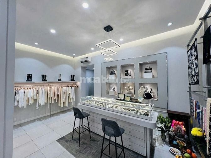 CHO THUÊ TÒA MT LÊ VĂN SỸ , Q3 , NGANG 8M , DTSD : 680M2
