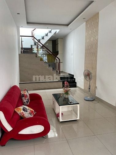 Cho thuê nhà nguyên căn đường CMT8, hẻm xe hơi
