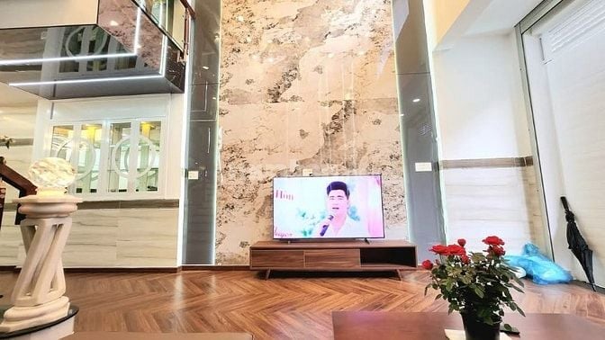 Đi nước ngoài định cư bán gấp nhà ở đường Võ Văn Tần, phường 6, quận 3