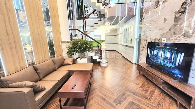Đi nước ngoài định cư bán gấp nhà ở đường Võ Văn Tần, phường 6, quận 3