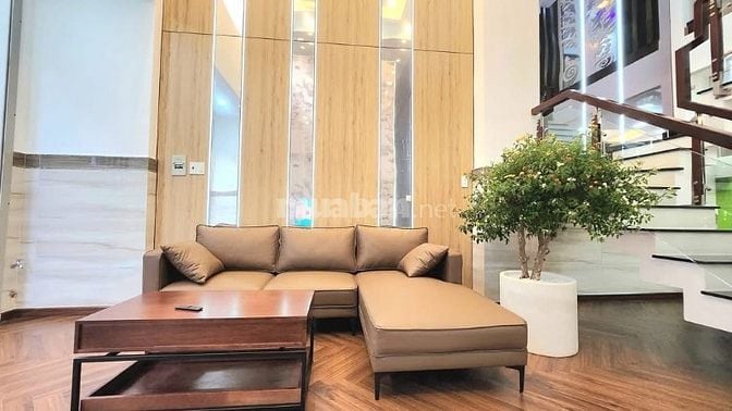 Đi nước ngoài định cư bán gấp nhà ở đường Võ Văn Tần, phường 6, quận 3