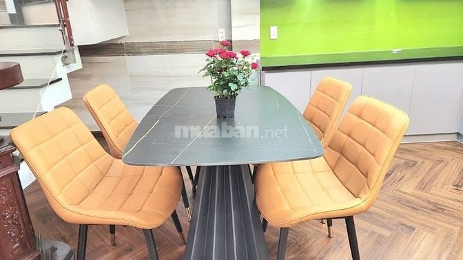 Đi nước ngoài định cư bán gấp nhà ở đường Võ Văn Tần, phường 6, quận 3