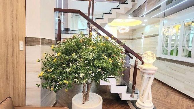 Đi nước ngoài định cư bán gấp nhà ở đường Võ Văn Tần, phường 6, quận 3