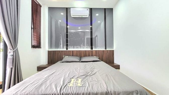 Đi nước ngoài định cư bán gấp nhà ở đường Võ Văn Tần, phường 6, quận 3