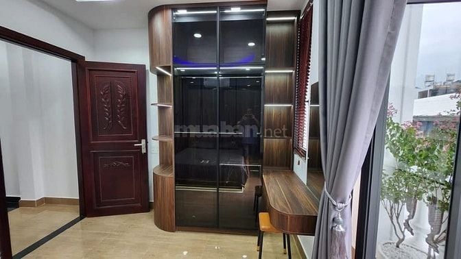 Đi nước ngoài định cư bán gấp nhà ở đường Võ Văn Tần, phường 6, quận 3