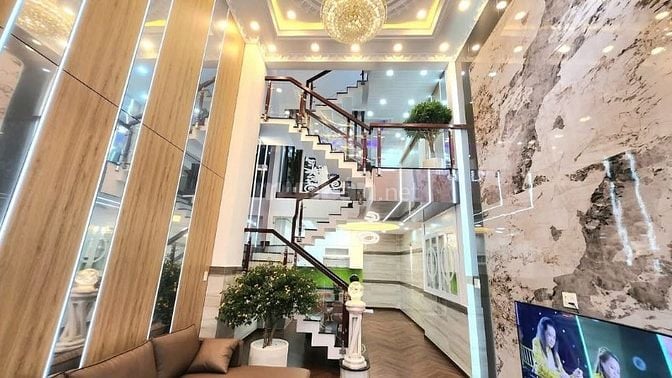 Đi nước ngoài định cư bán gấp nhà ở đường Võ Văn Tần, phường 6, quận 3