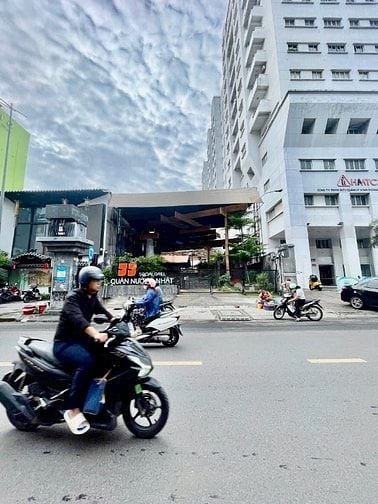 Bán Nhà Mặt Tiền Nguyễn Trãi Quận 1 DT 11.5x70m nở Hậu 12,3mTổng 851m2
