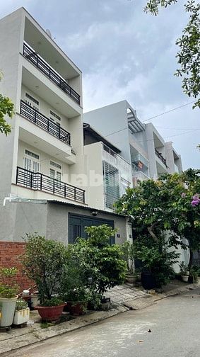 Bán Nhà 3 Lầu Mặt Tiền Đường 30m cách Global City chỉ 50m giá 14.8 tỷ
