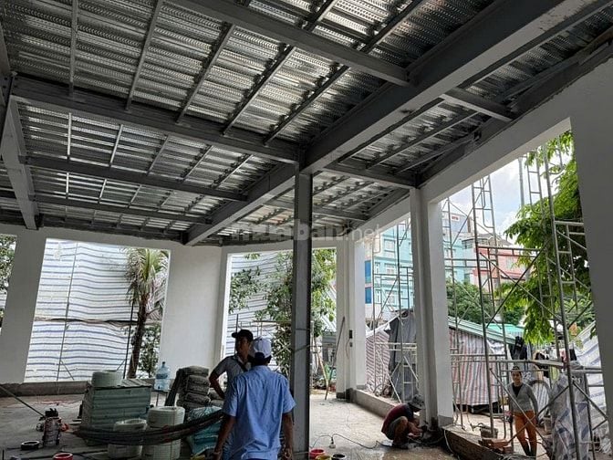 Cần cho thuê nhà căn góc hai mặt tiền đường 30m.