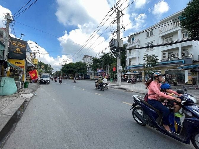 Bán nhà Măt Tiền Đường Nguyễn Thị Búp, Quận 12