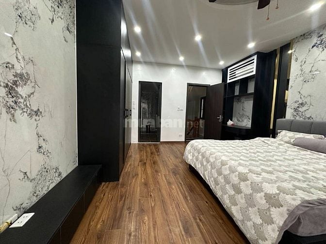 THANG MÁY , 10M Ô TÔ TRÁNH , ĐỊNH CÔNG THƯỢNG HOÀNG MAI 45M2 5TẦNG .