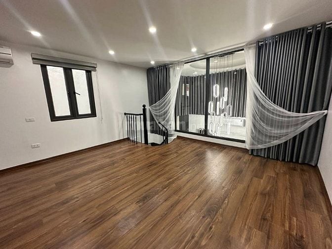 THANG MÁY , 10M Ô TÔ TRÁNH , ĐỊNH CÔNG THƯỢNG HOÀNG MAI 45M2 5TẦNG .