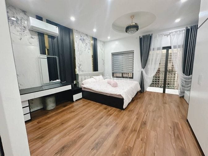 THANG MÁY , 10M Ô TÔ TRÁNH , ĐỊNH CÔNG THƯỢNG HOÀNG MAI 45M2 5TẦNG .