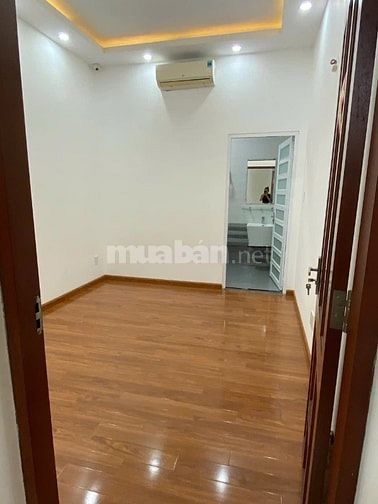Sang nhượng gấp căn nhà mặt tiền Nguyễn Hồng Đào, P14, Tân Bình