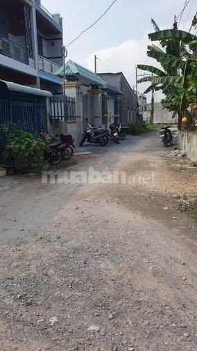 NHÀ MỚI XÂY 1 XẸT NHỰA RỪNG DẦU  1 TRỆT 1 LẦU ĐÚC THẬT