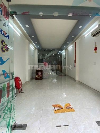 Sang nhượng gấp căn nhà mặt tiền Nguyễn Hồng Đào, P14, Tân Bình