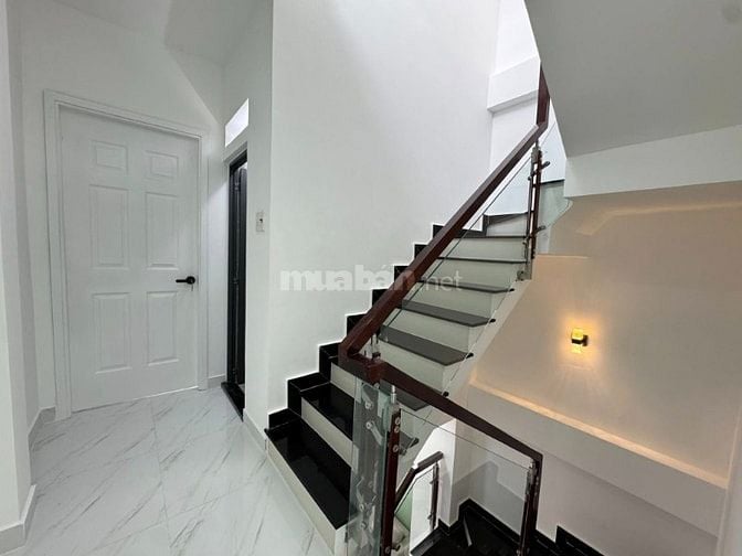 $ 5.8tỷ - nhà 2 lầu - 3.7 x 10m - Âu Dương Lân nhà mới ở liền