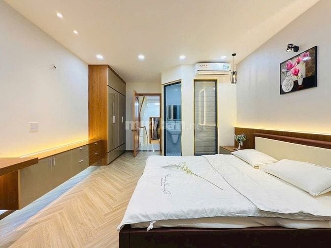 bán nhà SIÊU PHẨM, KHU VÍP ĐẲNG CẮP 68, DT 4M X 18M CÓ THANG MÁY, 