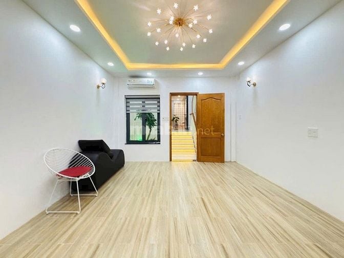 bán nhà SIÊU PHẨM, KHU VÍP ĐẲNG CẮP 68, DT 4M X 18M CÓ THANG MÁY, 