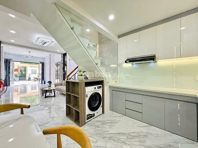 Vỡ nợ bán gấp nhà Hoà Hưng, p12, Q10. Chỉ 2,64tỷ. 60m2. Hẻm xe hơi. 