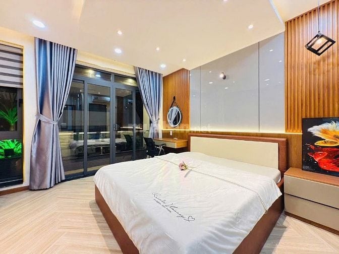 bán nhà SIÊU PHẨM, KHU VÍP ĐẲNG CẮP 68, DT 4M X 18M CÓ THANG MÁY, 