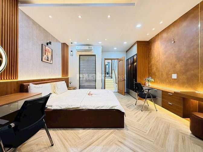 bán nhà SIÊU PHẨM, KHU VÍP ĐẲNG CẮP 68, DT 4M X 18M CÓ THANG MÁY, 