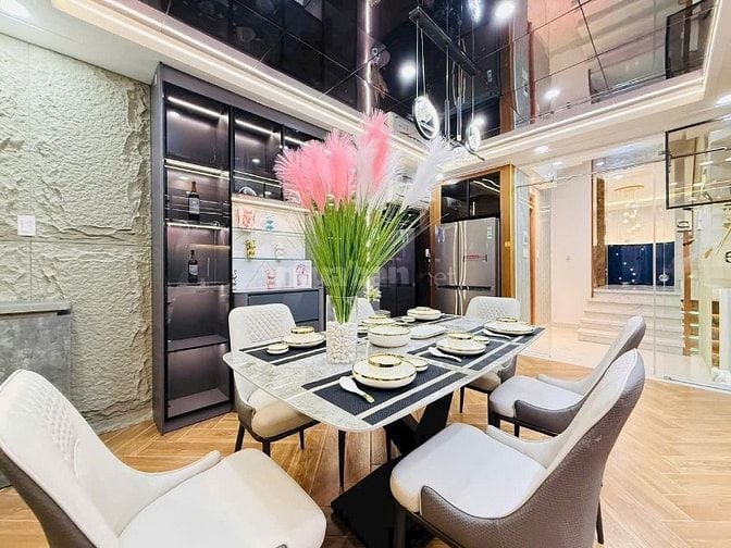 bán nhà SIÊU PHẨM, KHU VÍP ĐẲNG CẮP 68, DT 4M X 18M CÓ THANG MÁY, 
