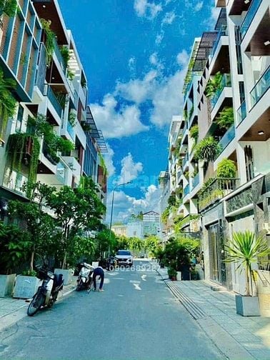 bán nhà SIÊU PHẨM, KHU VÍP ĐẲNG CẮP 68, DT 4M X 18M CÓ THANG MÁY, 
