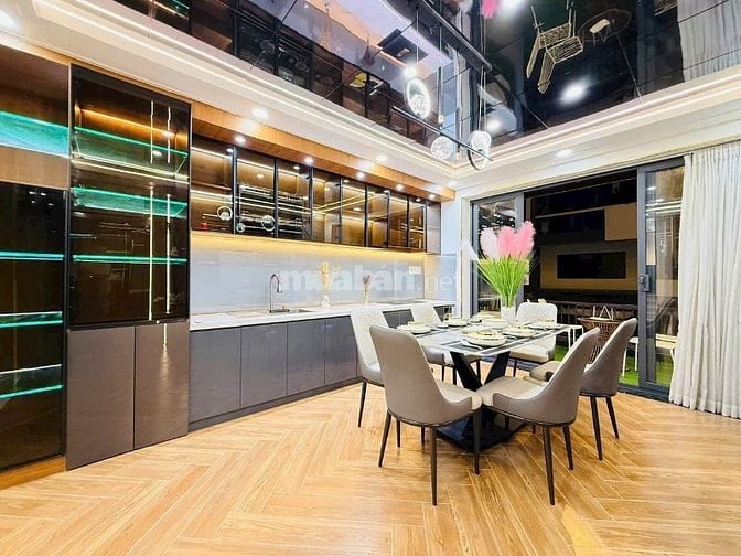 bán nhà SIÊU PHẨM, KHU VÍP ĐẲNG CẮP 68, DT 4M X 18M CÓ THANG MÁY, 