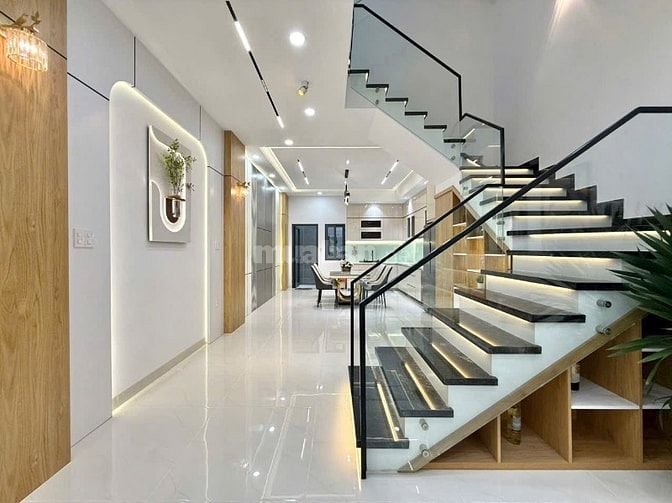 Bán nhà 66m2 giá 6 tỷ 250 triệu đường Quốc Hương,Thảo Điền, Quận 2.