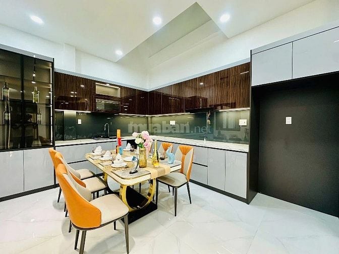 Bán nhà Lê Thị Bạch Cát Q11, 75m², 3.65 tỷ, hẻm xe hơi, sổ riêng, SHR