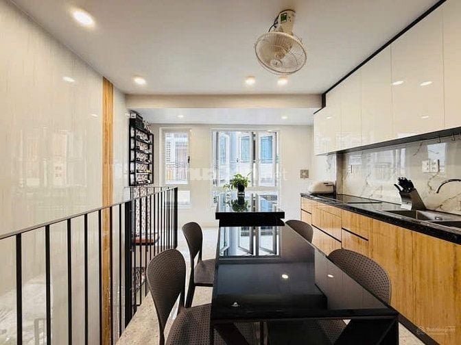 GIÁ CỰC HIẾM Đ DIỆP MINH CHÂU, TÂN PHÚ.GẦN TRƯỜNG THCS TRẦN QUANG KHẢI